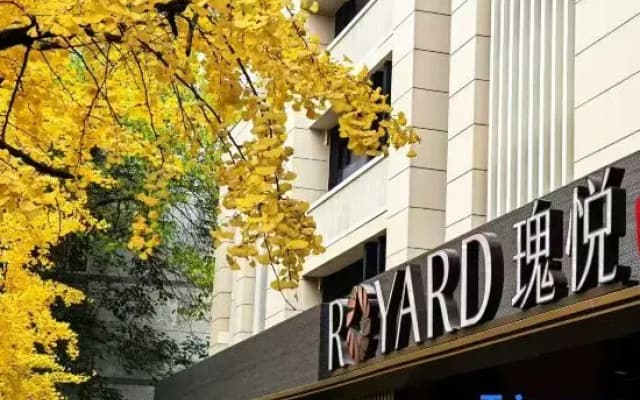 Royard Hotel(Du Fu Thatched Cottage Huanhuaxi Park)