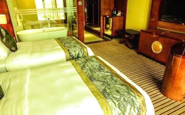Holiday Hotel