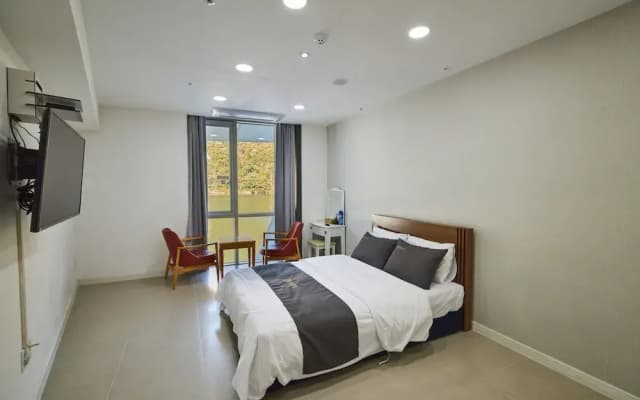 Crest72 Hotel