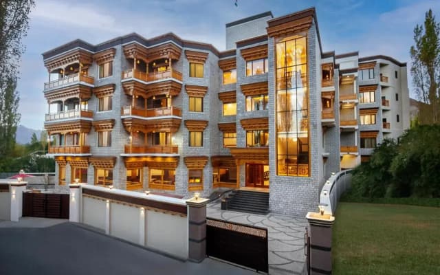 Hotel Gyalpo Residency - A Mountain View Luxury Hotel in Leh