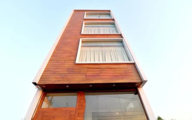 OYO 19716 Hotel Shanay