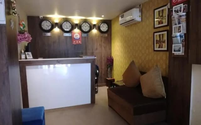 Red Crown Hotel