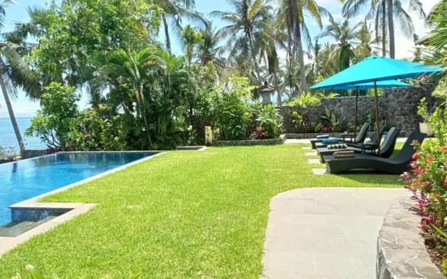 Lali Jiwa - Absolute Beachfront, Private 3BR Villa with Private Pool on 1200m2 of Tropical Land