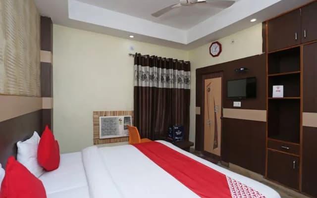 Hotel Crystal Inn