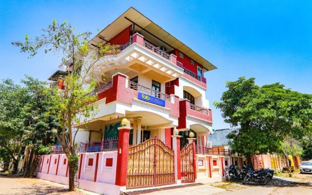 Fabhotel Raka Inn