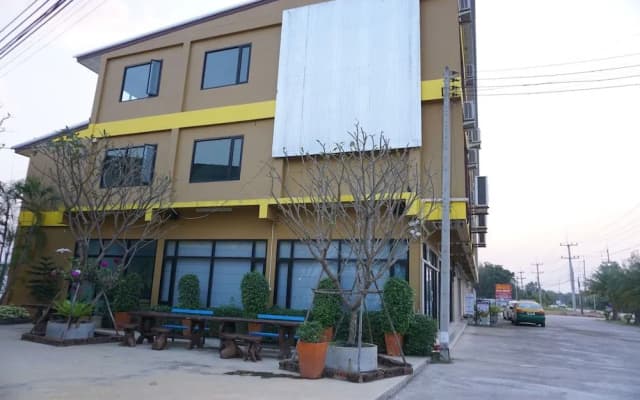 C2U Hotel Uthai Thani - Adults Only