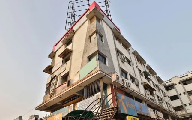 OYO 15378 Ratna Palace