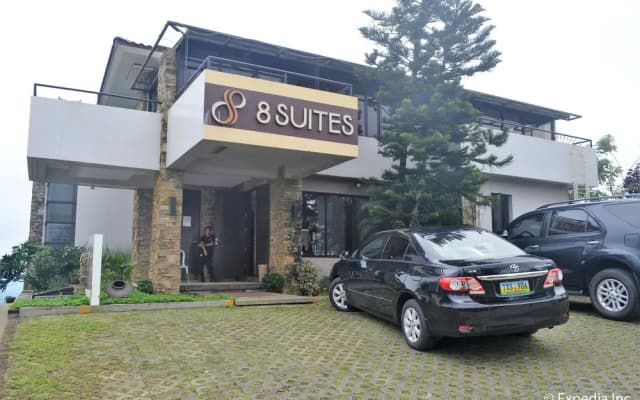 8 Suites By Fat Jimmy's