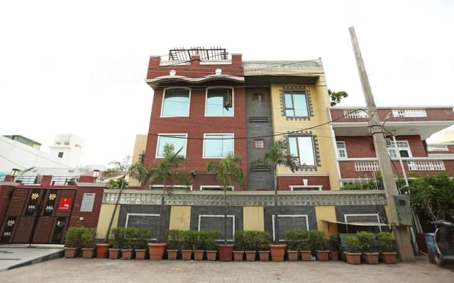 OYO 386 Hotel Lotus Panache