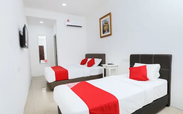 Roselyn Inn by OYO Rooms