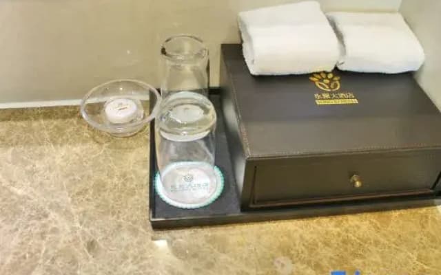 Yantai Qianwei Yongju Hotel