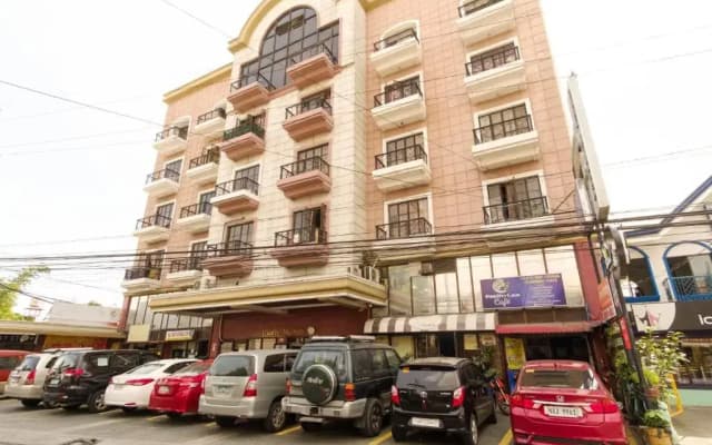 RedDoorz Plus near Johnson and Johnson Paranaque
