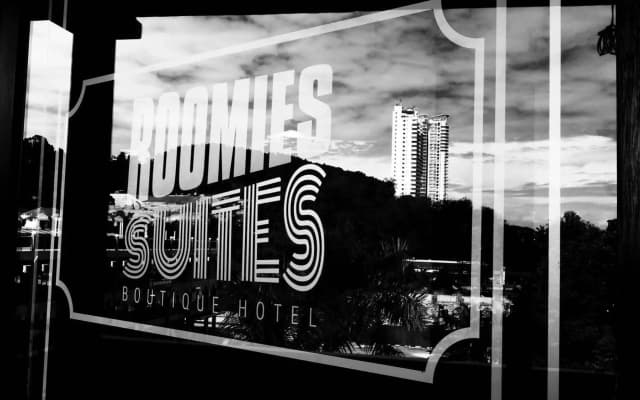 Roomies Suites