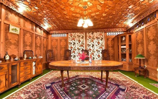 Inshallah Houseboats