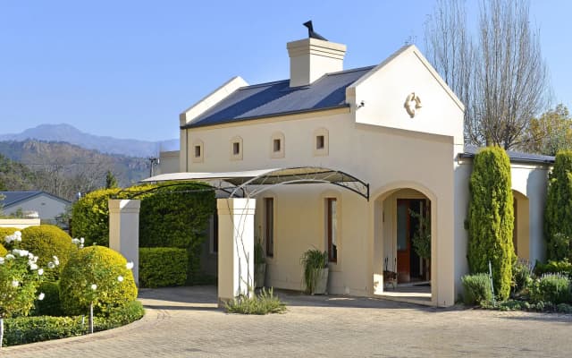 Petit Plaisir is a Romantic Self-catering Cottage on the Side of the Village no1
