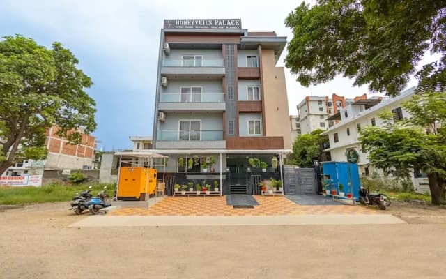 Honeyveils Palace