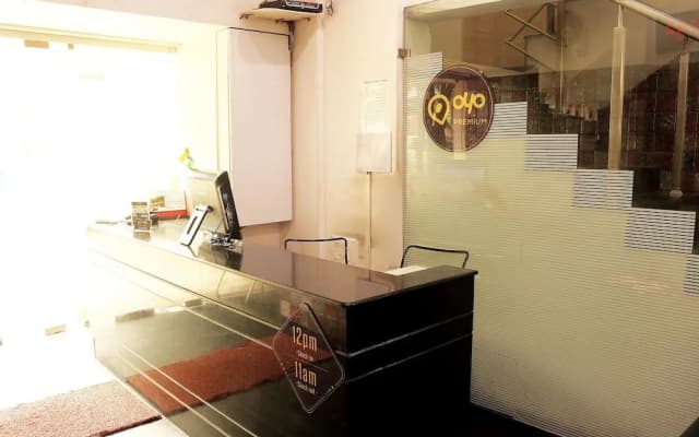 OYO 1483 Hotel Hiland Inn