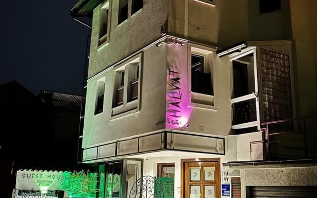 Guest house Halvat