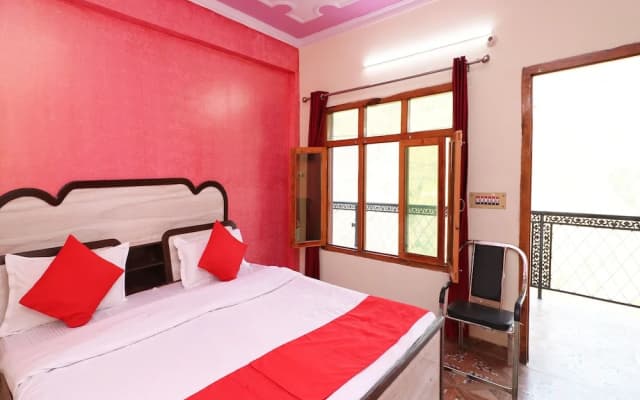 OYO 14003 Home Valley View 1BHK Kempty Fall