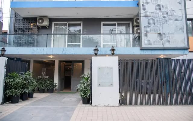 30 Vamsor Heights