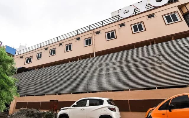 OYO Flagship 36422 Hotel Maruthi