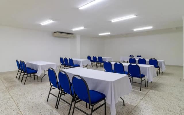 Hotel Axis Inn by Geh Suites