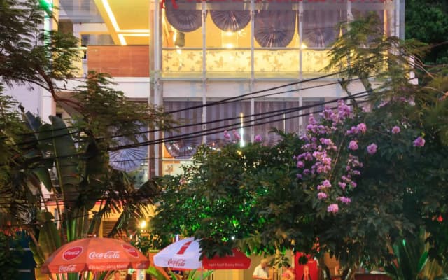 Catba Central Hostel