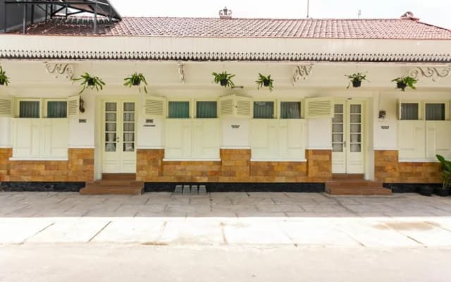 RedDoorz Syariah near Titik Nol Yogyakarta