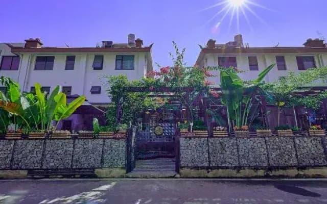 Linlan Xiaozhu Homestay (Xishuangbanna Jinghong Gaozhuang Xishuangjing Star Night Market)