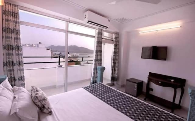 Lake View Hotel