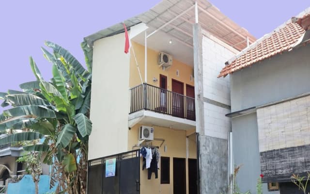 OYO Life 92925 Kost Bu Mala 2 Syariah