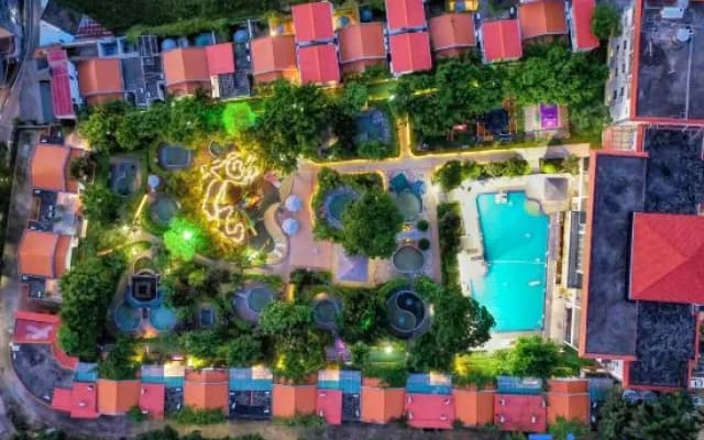 Shunyi Oriental baipenhu Hot Spring Hotel (Huizhou Huidong Baipenzhu store)