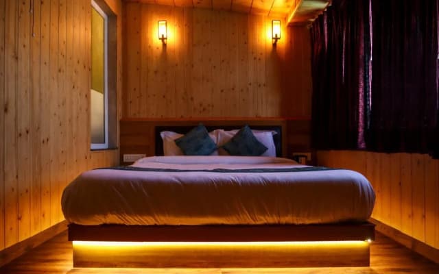 Offbeat Aman The Lake Front Hotel