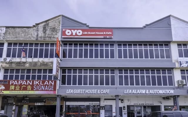 OYO 1145 Lea Guest House & Cafe