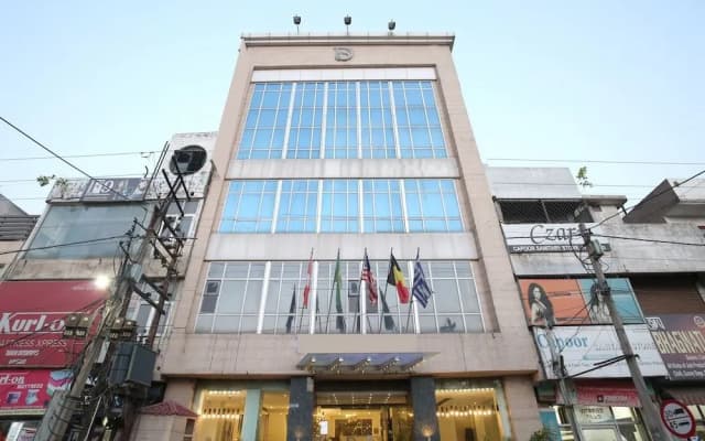 OYO 15134 Hotel Downtown