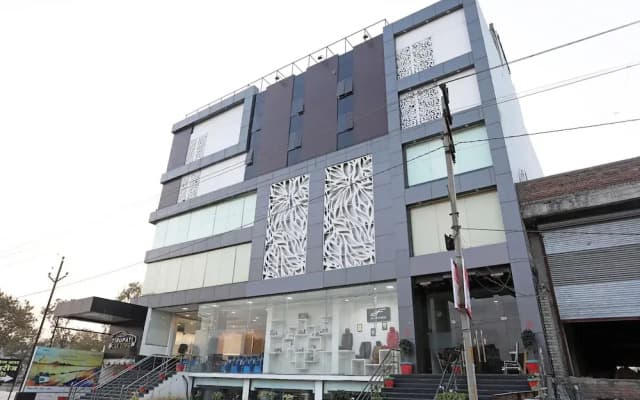 OYO 11375 Hotel G20 Inn
