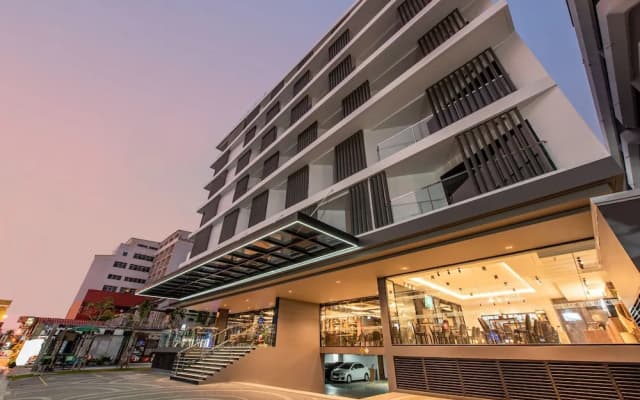 Отель Blackwoods Hotel Pattaya