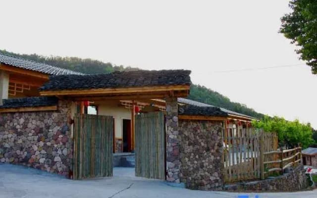 ZhangJiaJieBanpol· Huiwang Mountain Residence Homestay (Zhangjiajie Forest Park Store)