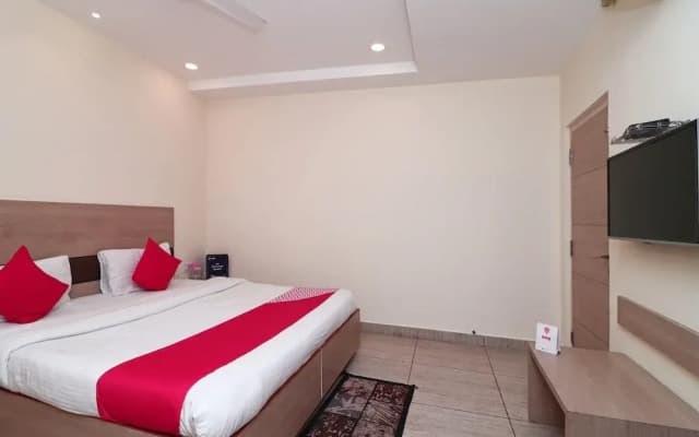 Hotel City Square by OYO Rooms