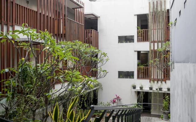 RedDoorz Plus near Asia Afrika 3