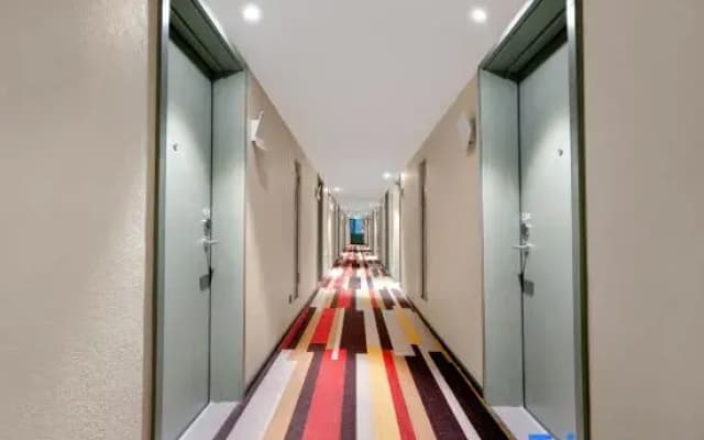 Ibis Hotel (Harbin West Railway Station Wanda Plaza)