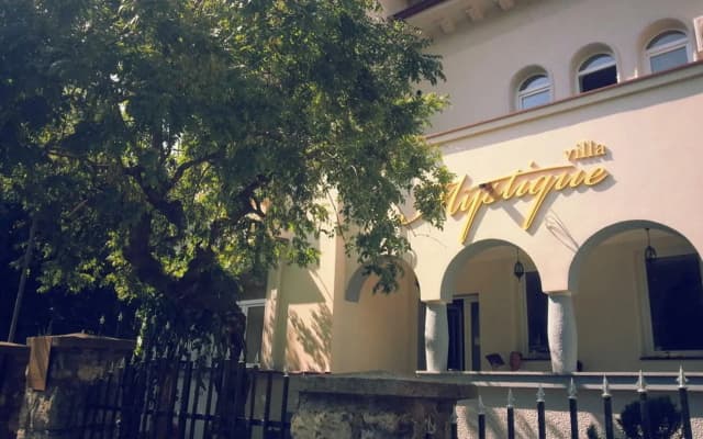 Villa Mystique