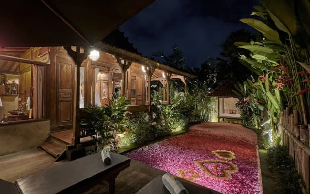 Kawan Antique Ubud Villa