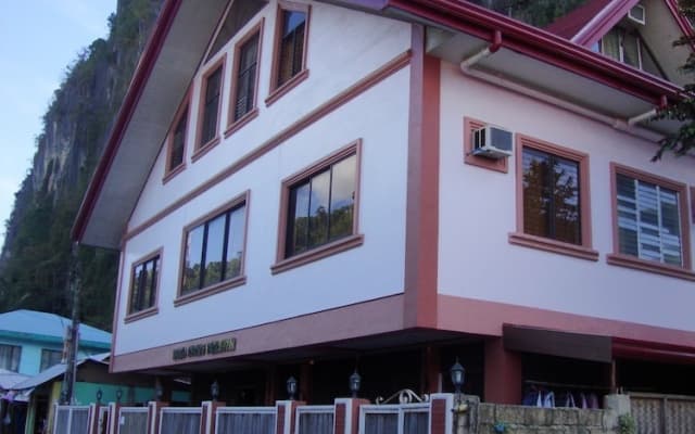 Lolo Oyong Pension House