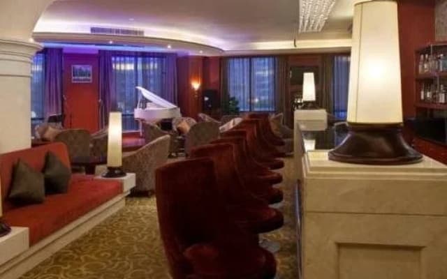Golden Eagle Summit Hotel