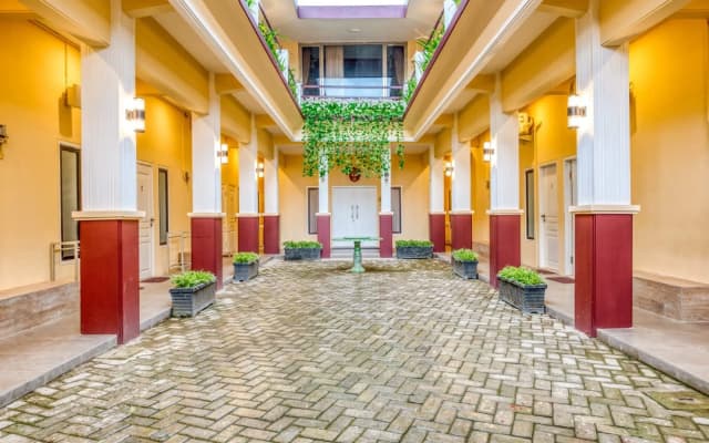 RedDoorz Syariah near Kebon Rojo Park Blitar