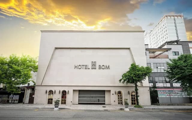 Hotel Bom