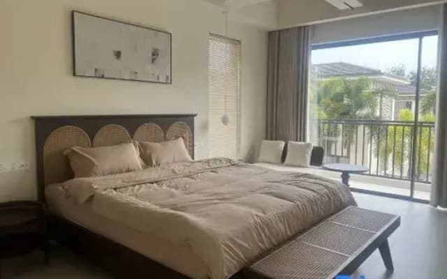 Xile Holiday Villa (Hailing Island Poly Yintan Branch)