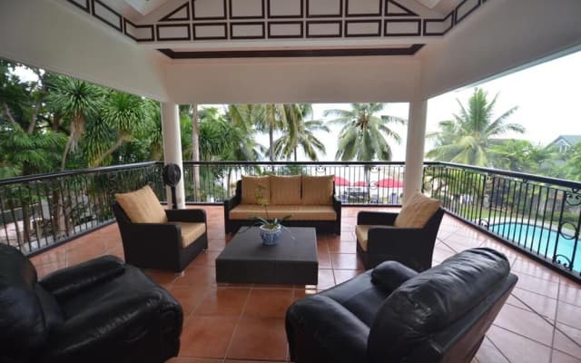 Robinland Vacation Home Badian