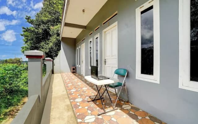 OYO 95065 Villa Ade
